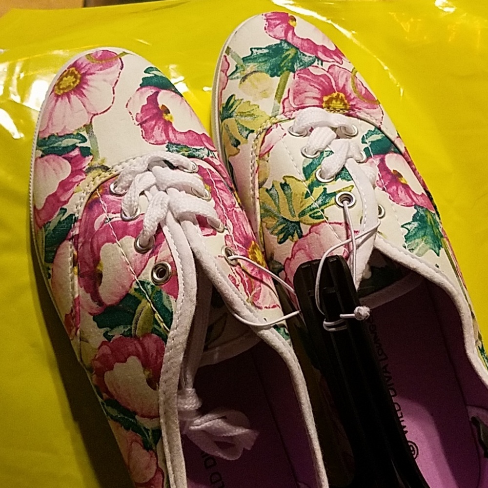 WILD DIVA LOUNGE MARSDEN FLORAL CANVAS sneakers